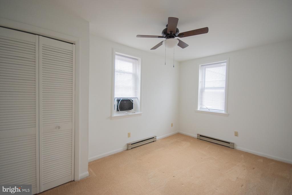 203 W JOHN STREET Unit: 1