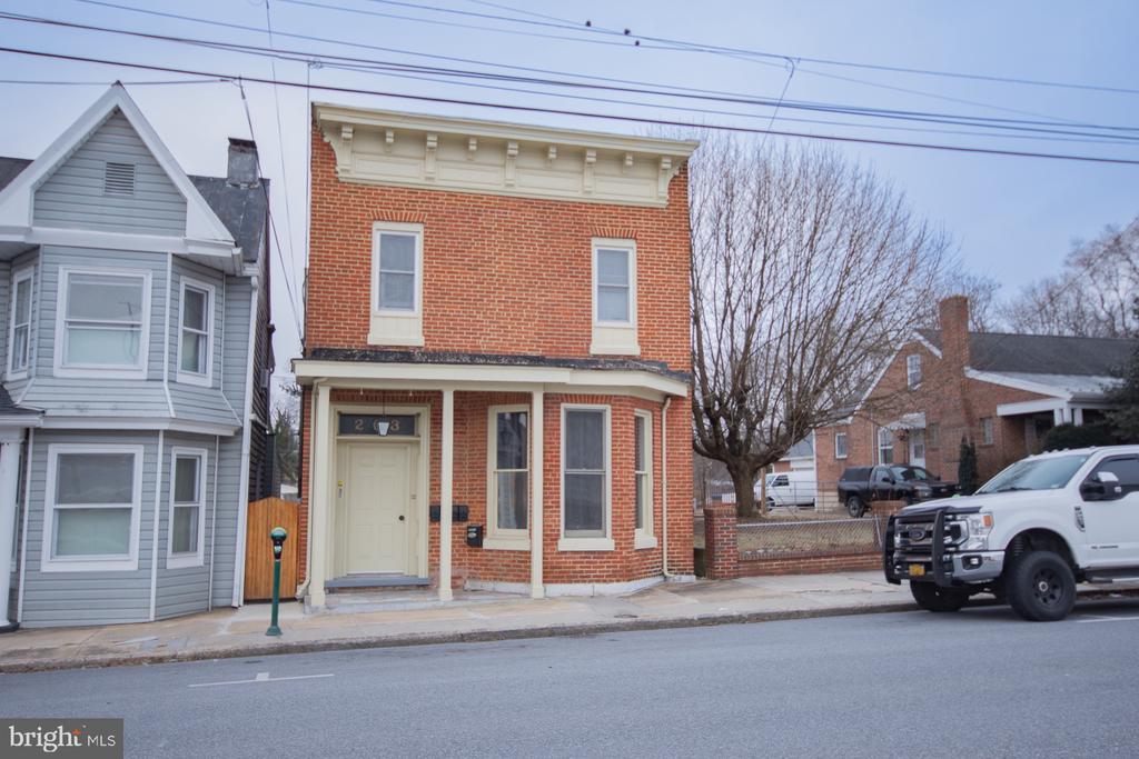 203 W JOHN STREET Unit: 1