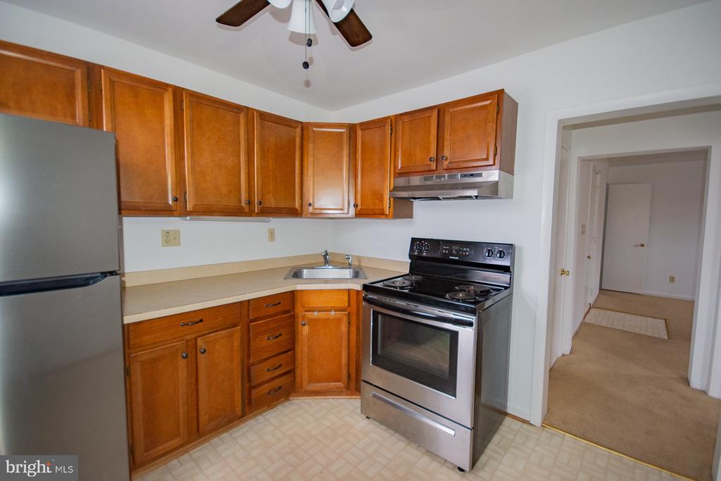 203 W JOHN STREET Unit: 1