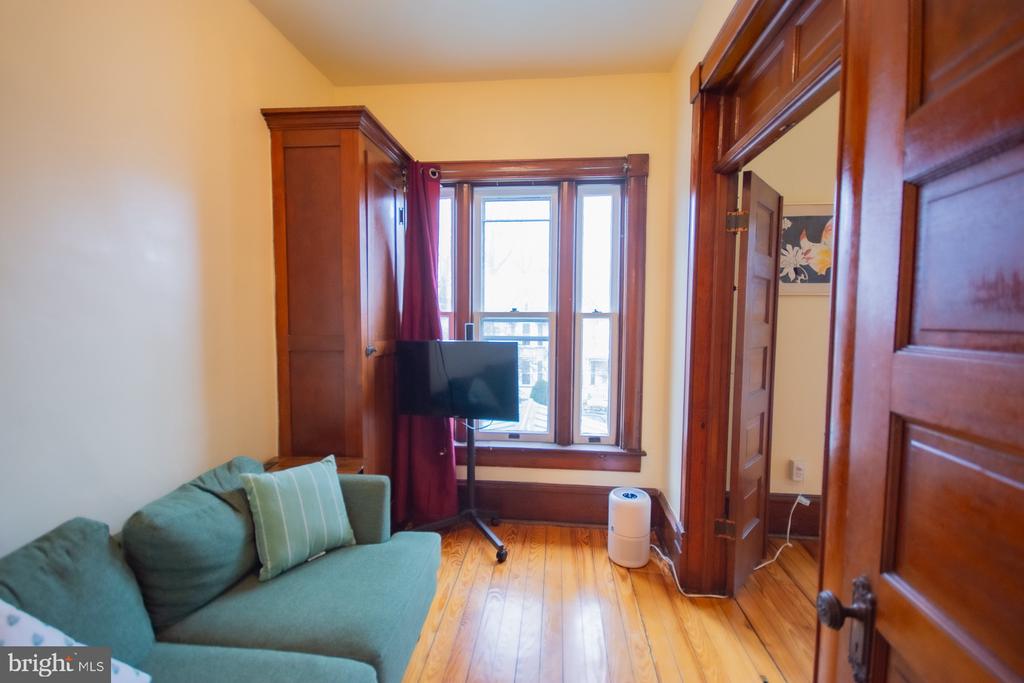 511 W BURKE STREET