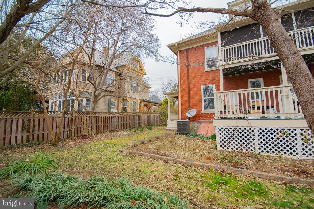 511 W BURKE STREET
