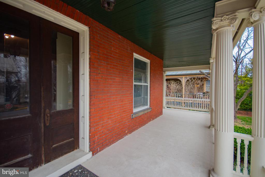 511 W BURKE STREET
