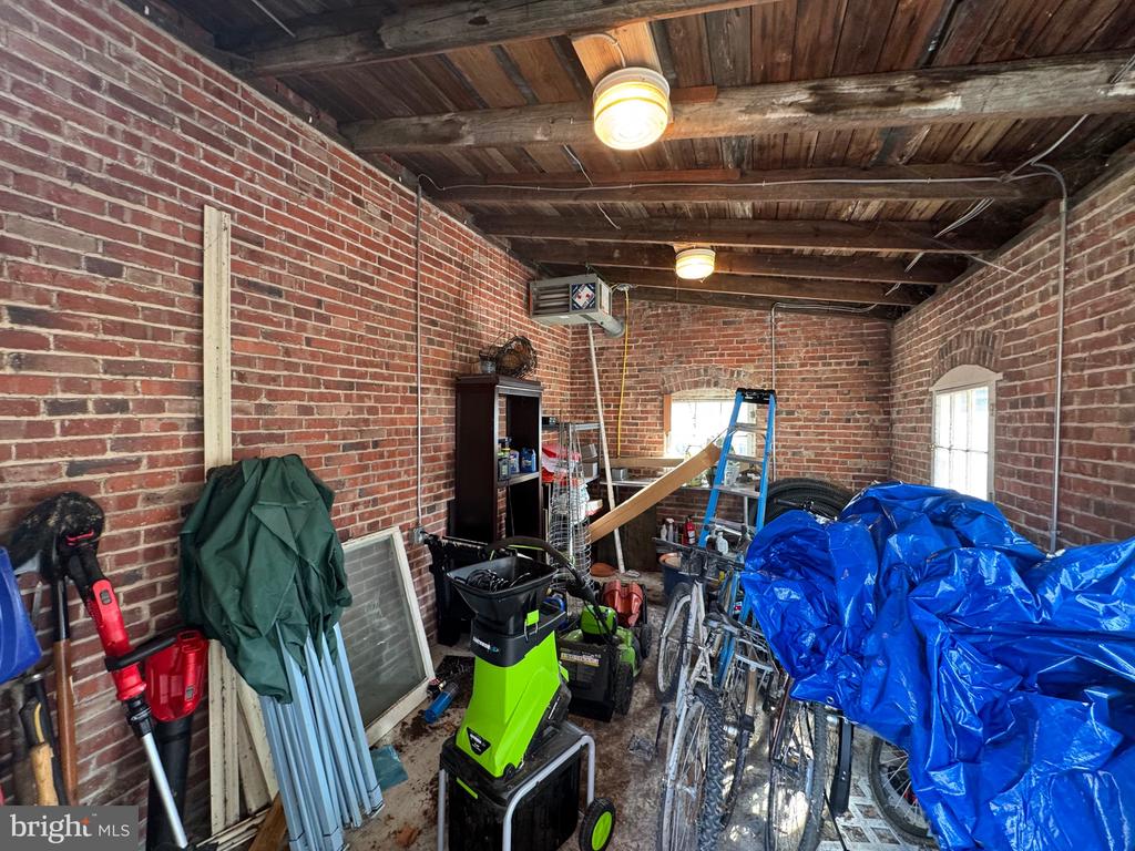 511 W BURKE STREET