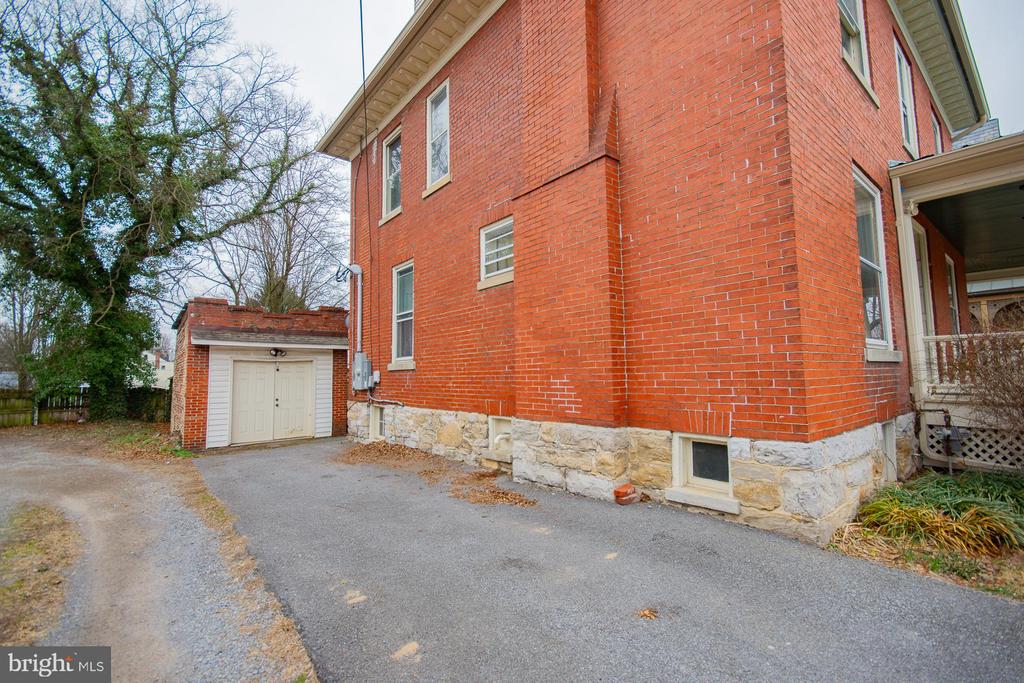 511 W BURKE STREET