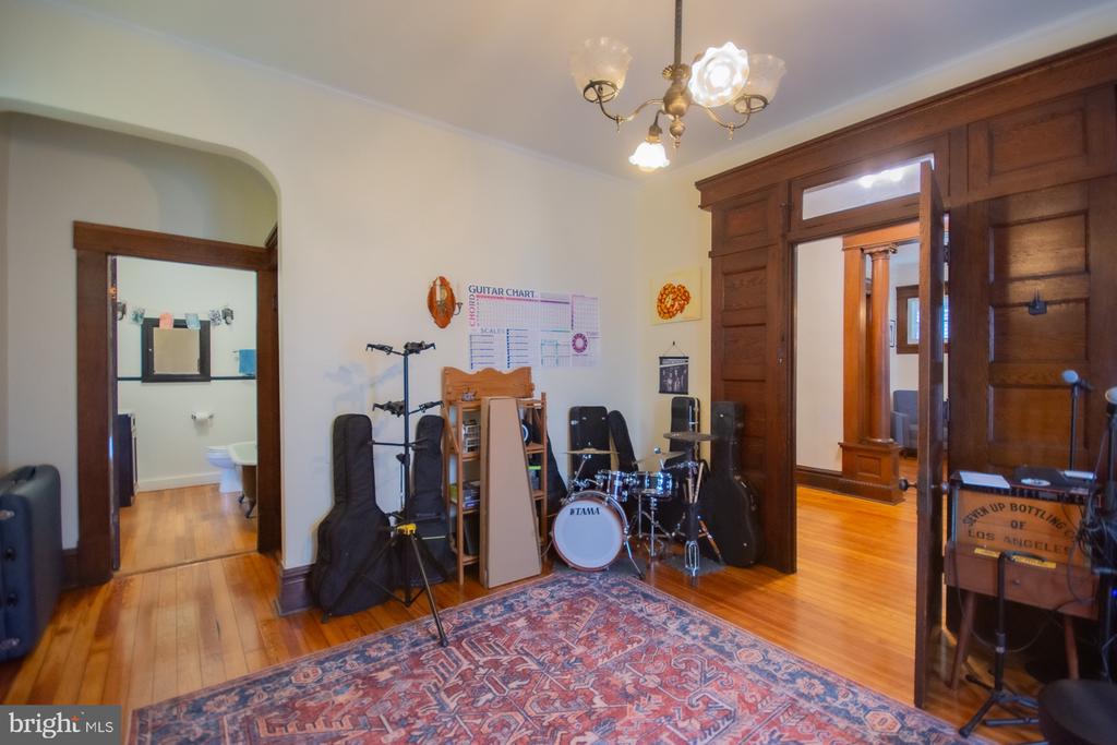 511 W BURKE STREET