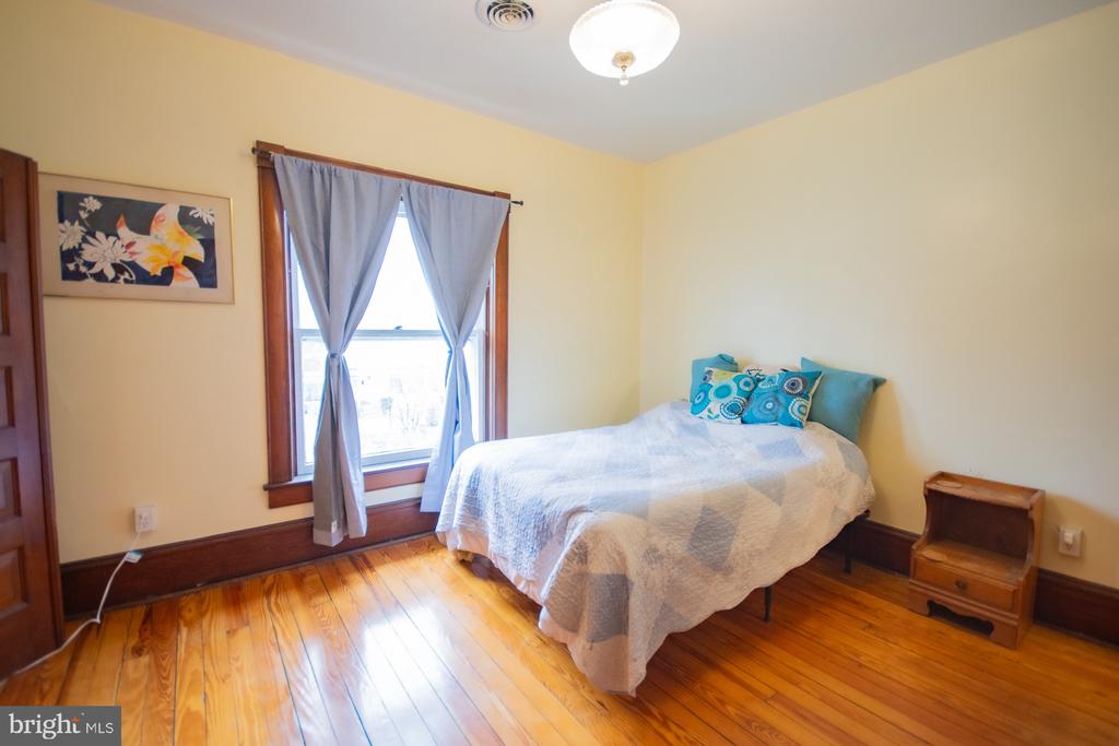 511 W BURKE STREET