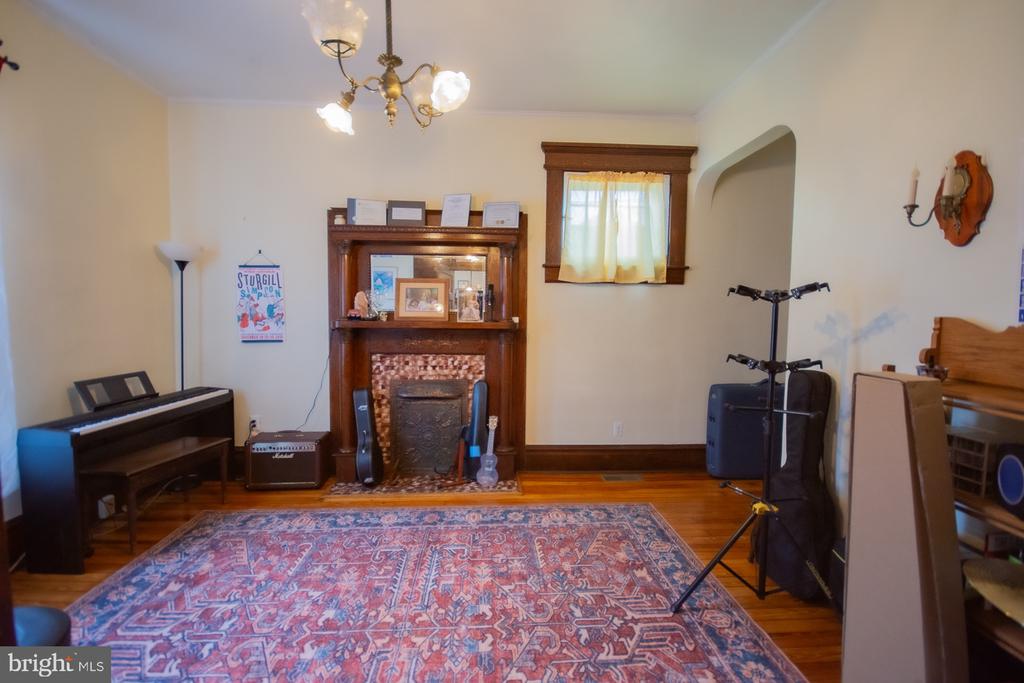 511 W BURKE STREET