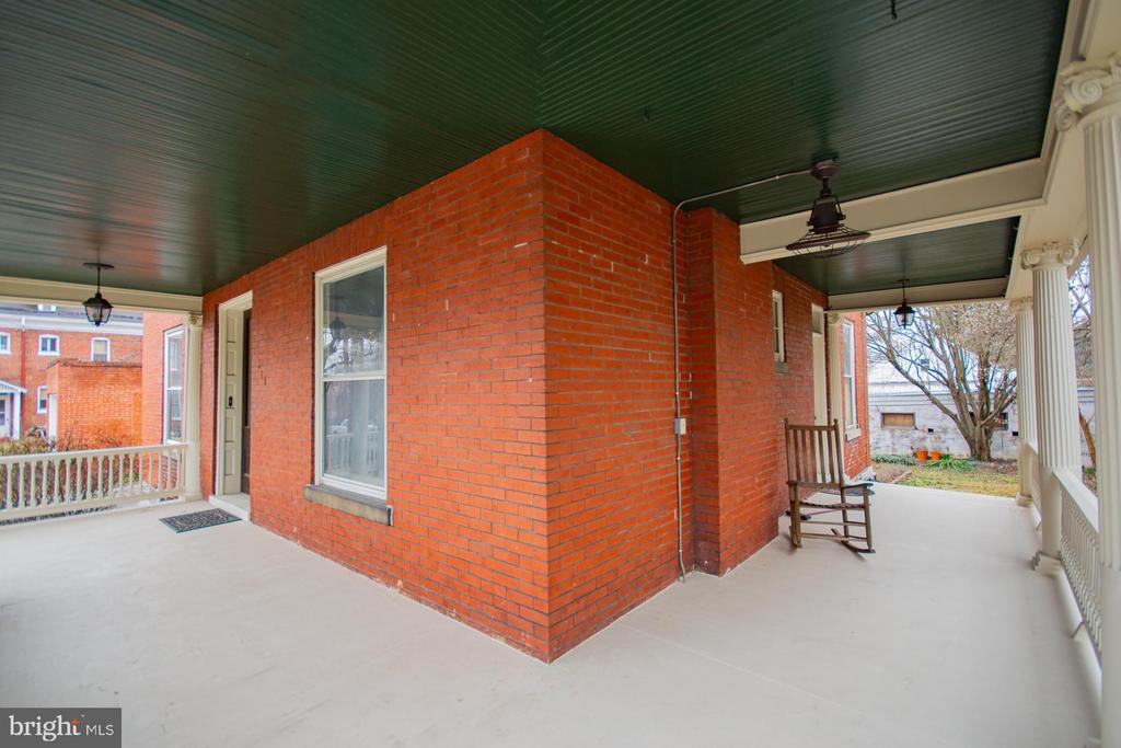 511 W BURKE STREET