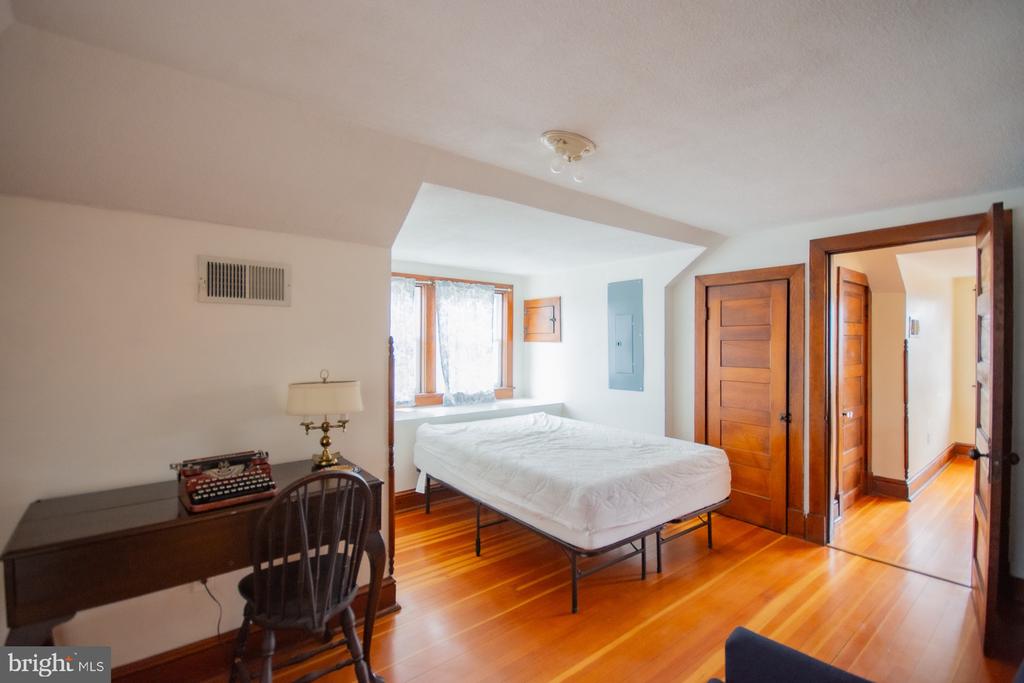 511 W BURKE STREET