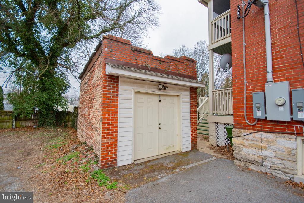 511 W BURKE STREET