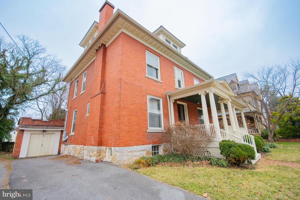511 W BURKE STREET