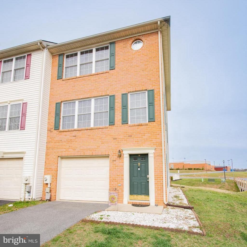 10 TEAGUE LANE