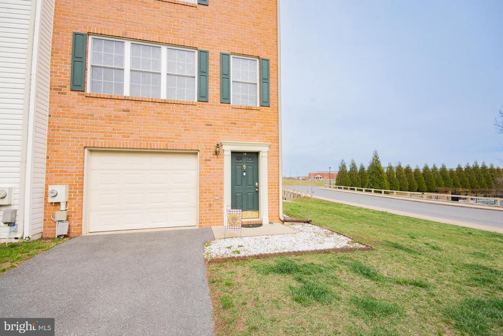 10 TEAGUE LANE