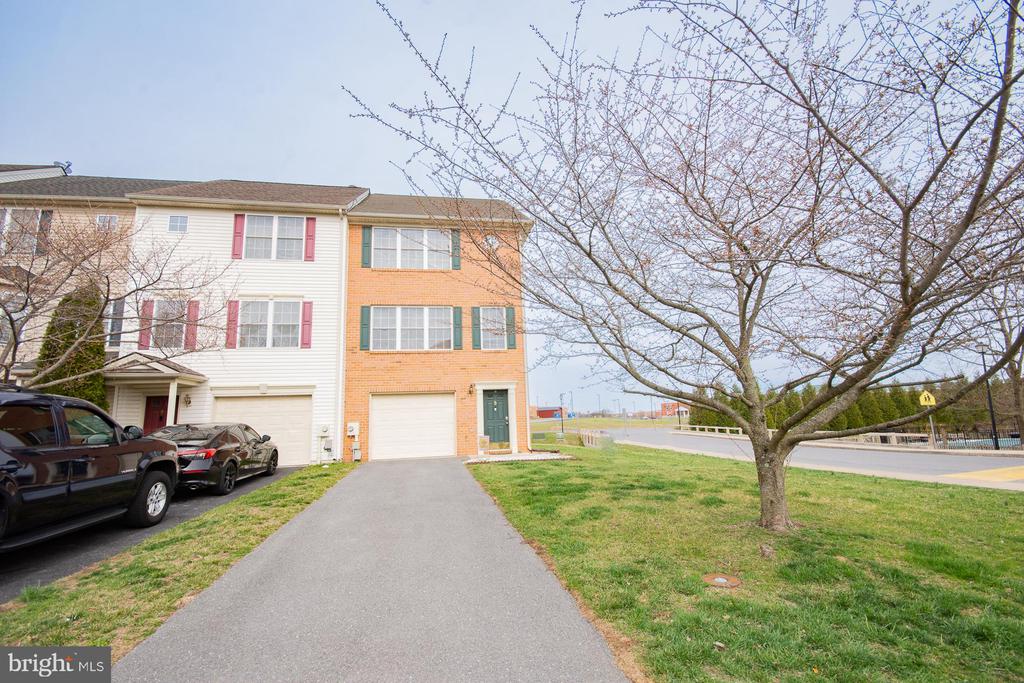 10 TEAGUE LANE
