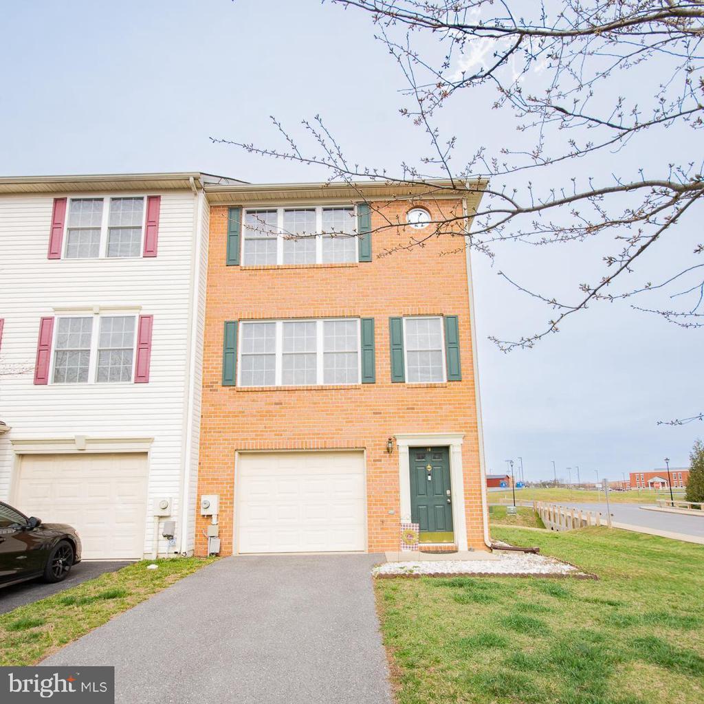 10 TEAGUE LANE