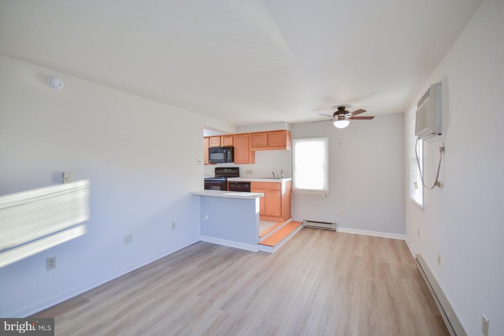 203 W JOHN STREET Unit: 2