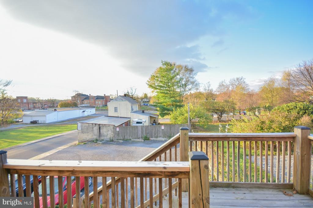 203 W JOHN STREET Unit: 2