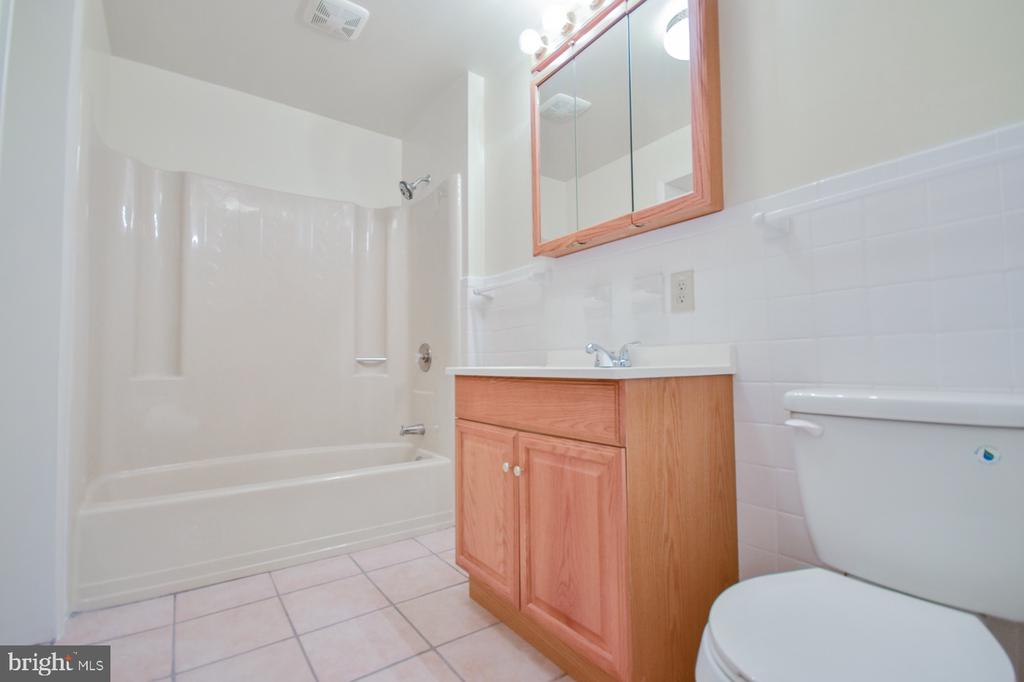 203 W JOHN STREET Unit: 2