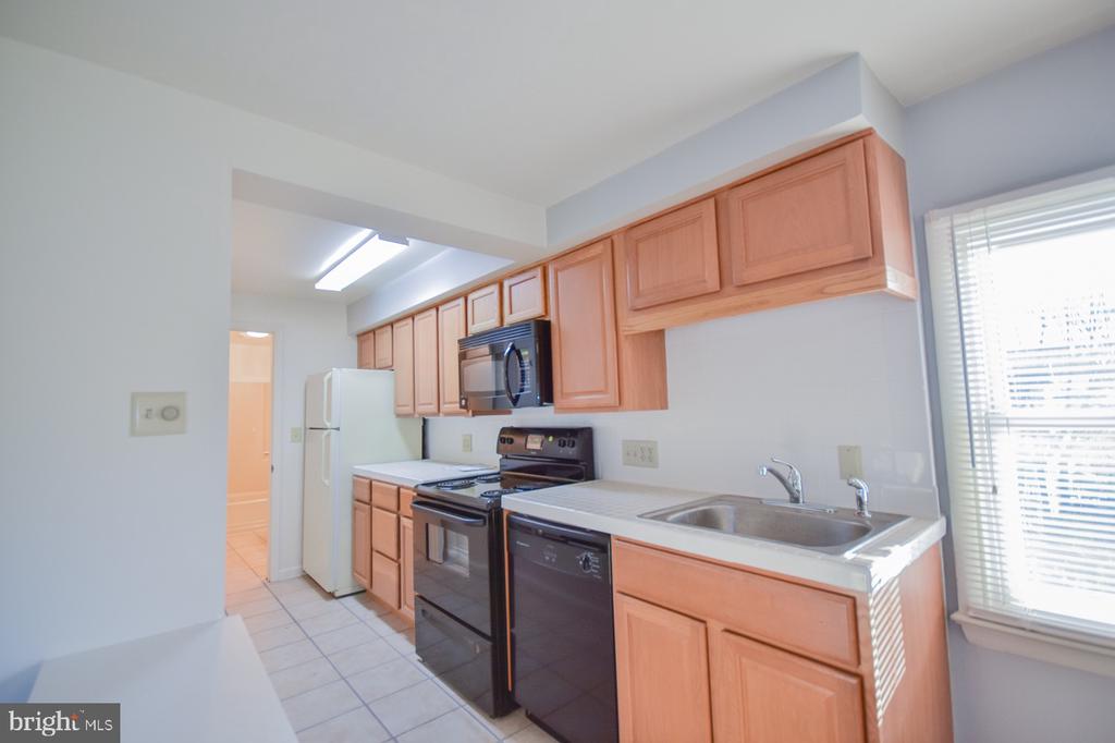 203 W JOHN STREET Unit: 2