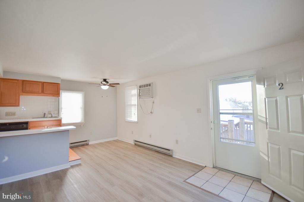 203 W JOHN STREET Unit: 2