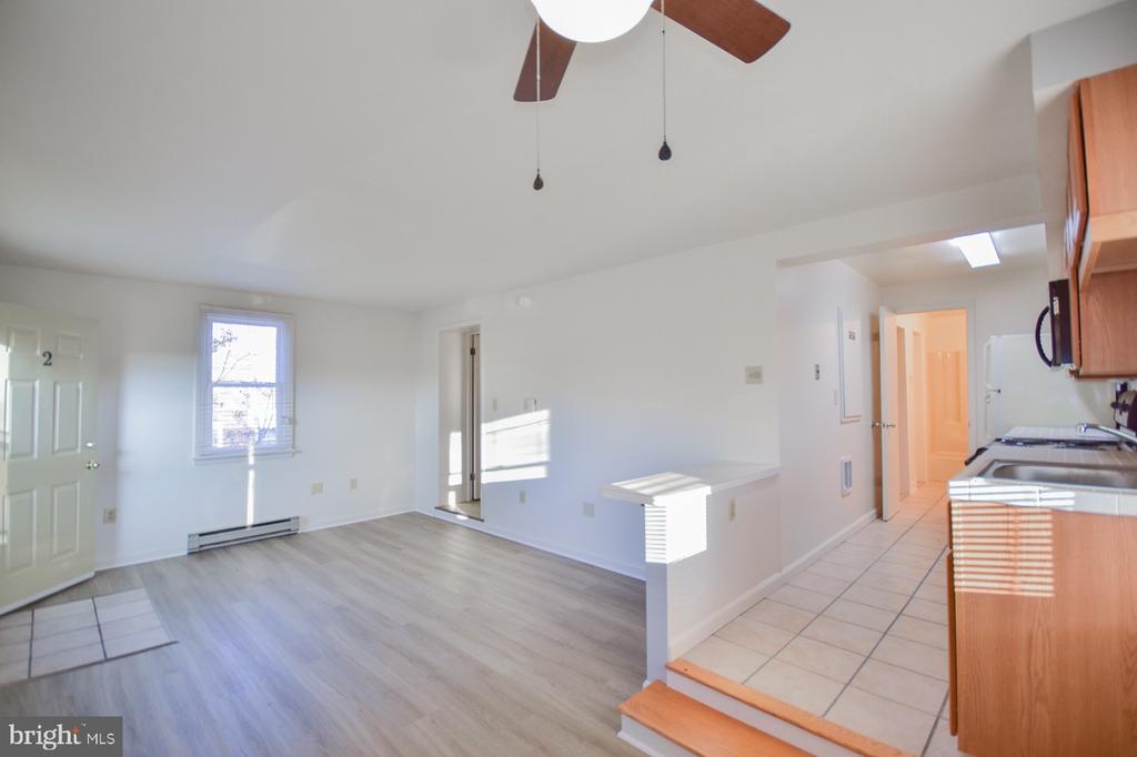 203 W JOHN STREET Unit: 2