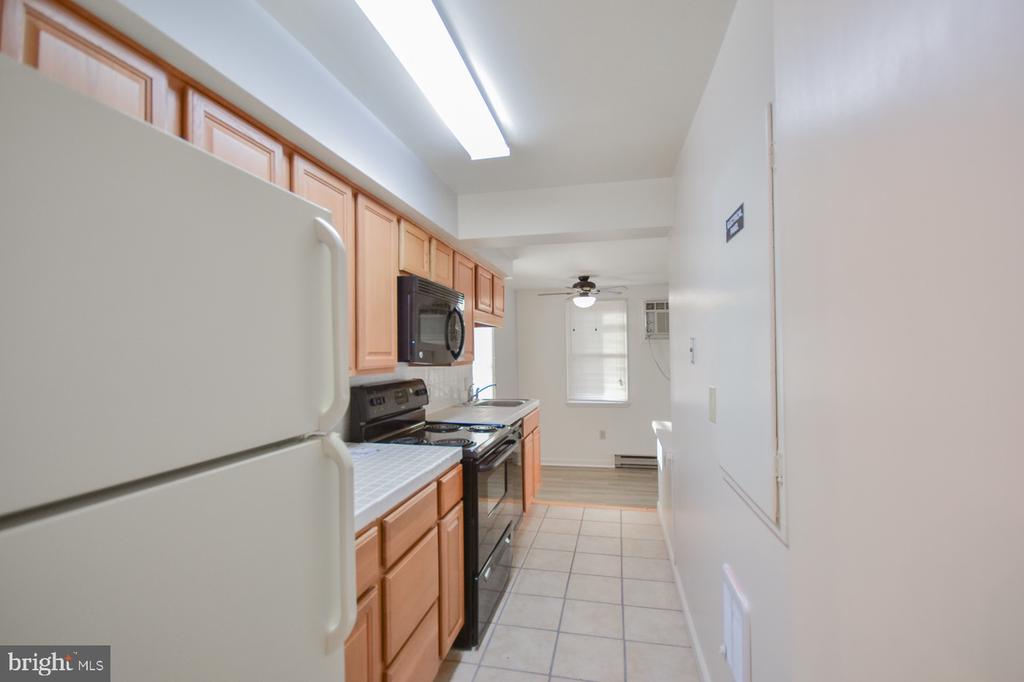 203 W JOHN STREET Unit: 2