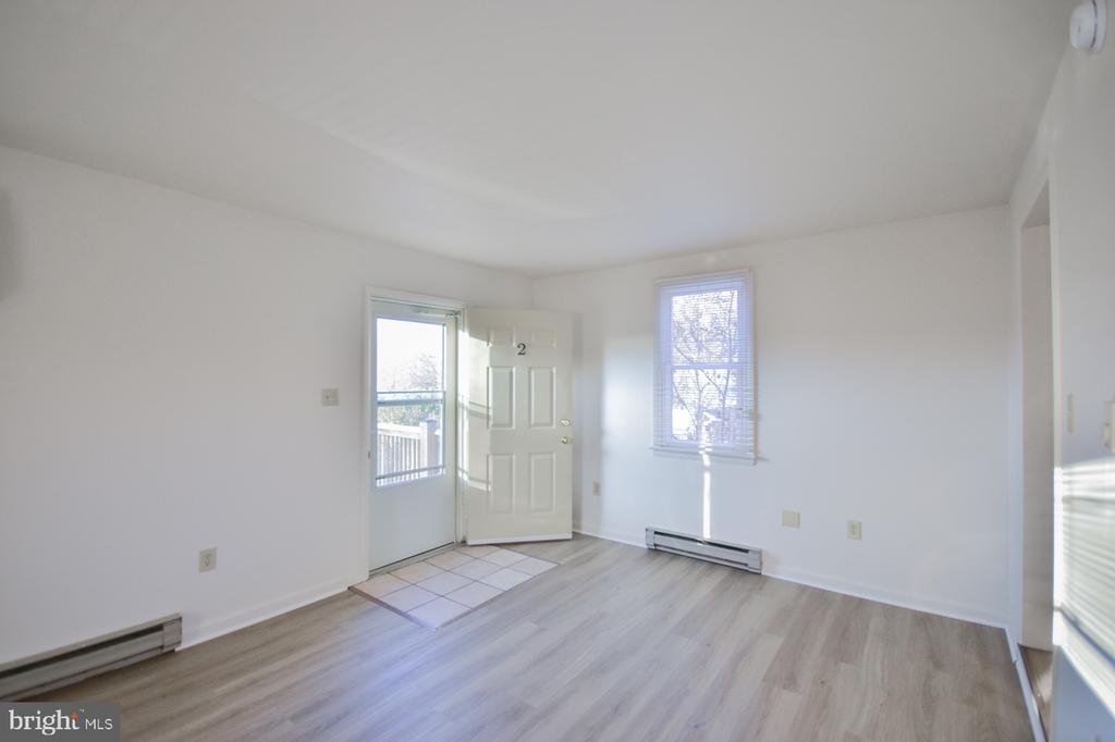 203 W JOHN STREET Unit: 2