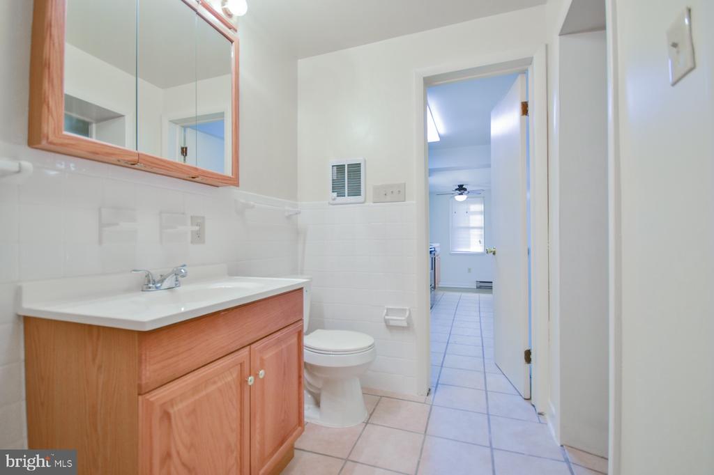 203 W JOHN STREET Unit: 2