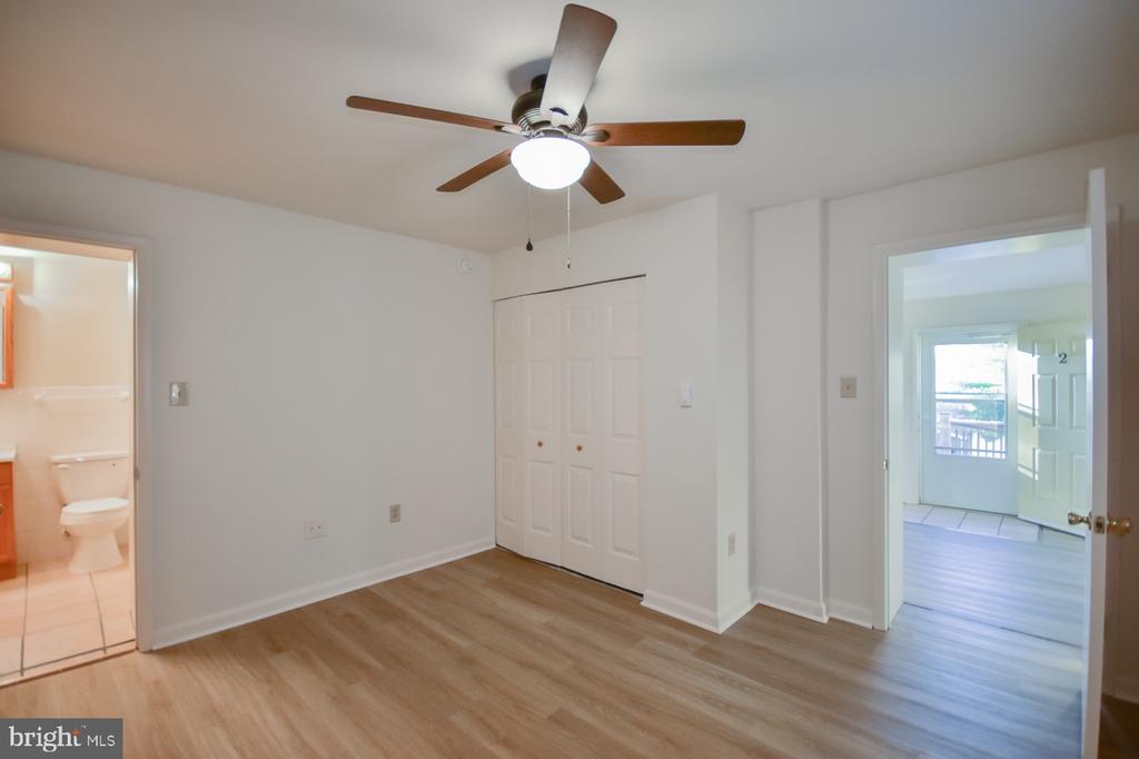 203 W JOHN STREET Unit: 2