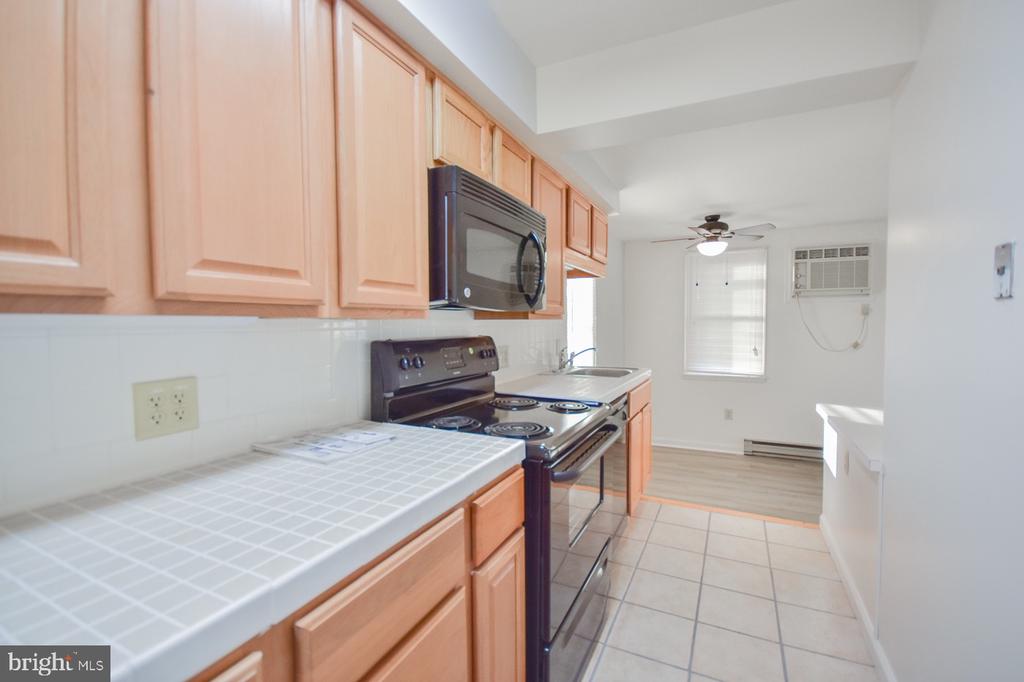 203 W JOHN STREET Unit: 2