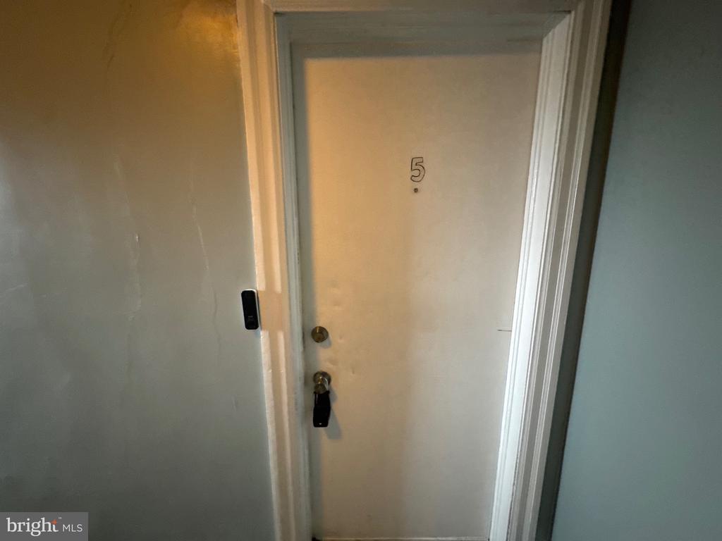 501 W KING STREET Unit: 5