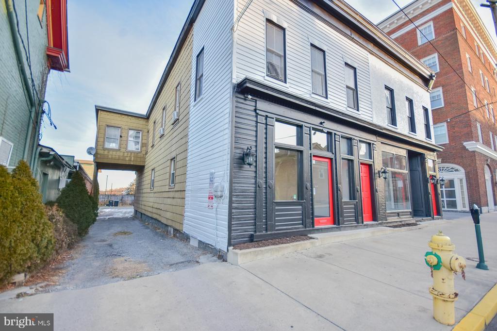 116 W MARTIN STREET