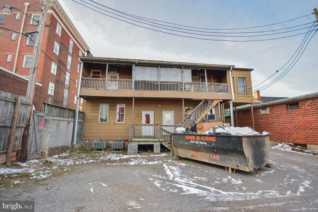 116 W MARTIN STREET