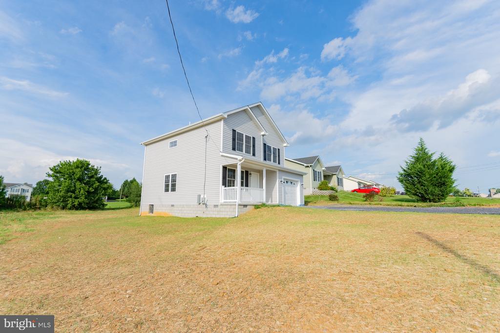272 LARRY WAY