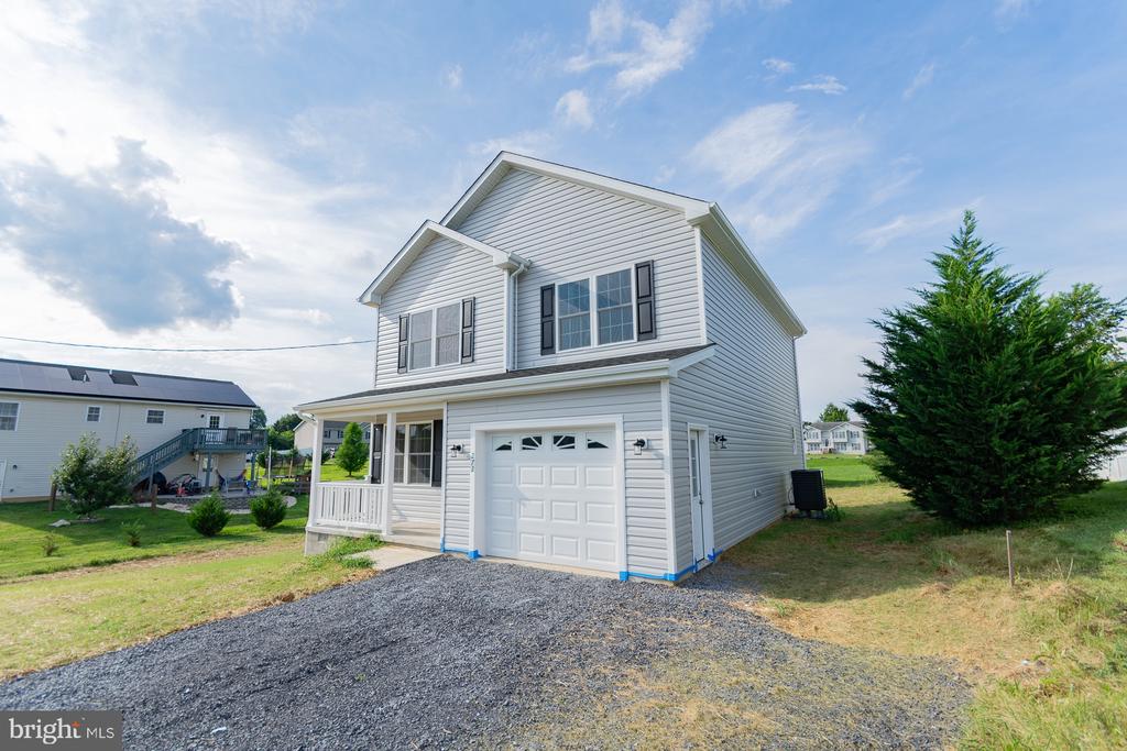 272 LARRY WAY