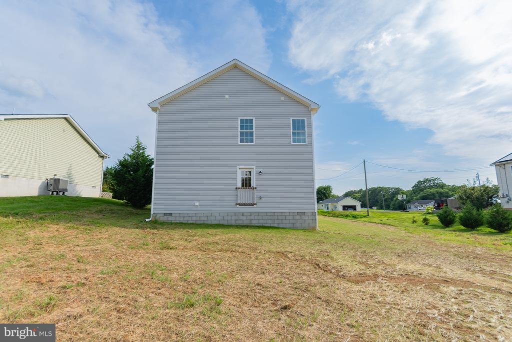 272 LARRY WAY
