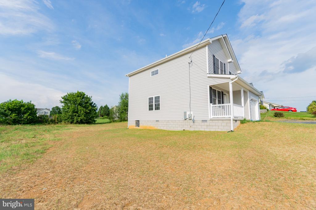 272 LARRY WAY