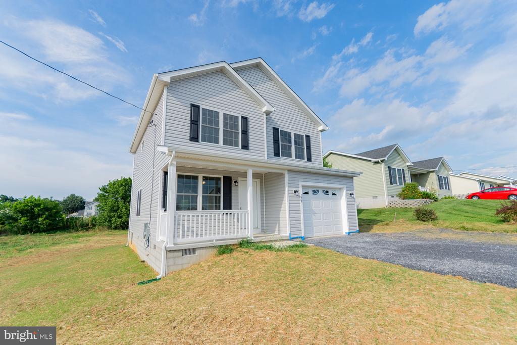 272 LARRY WAY