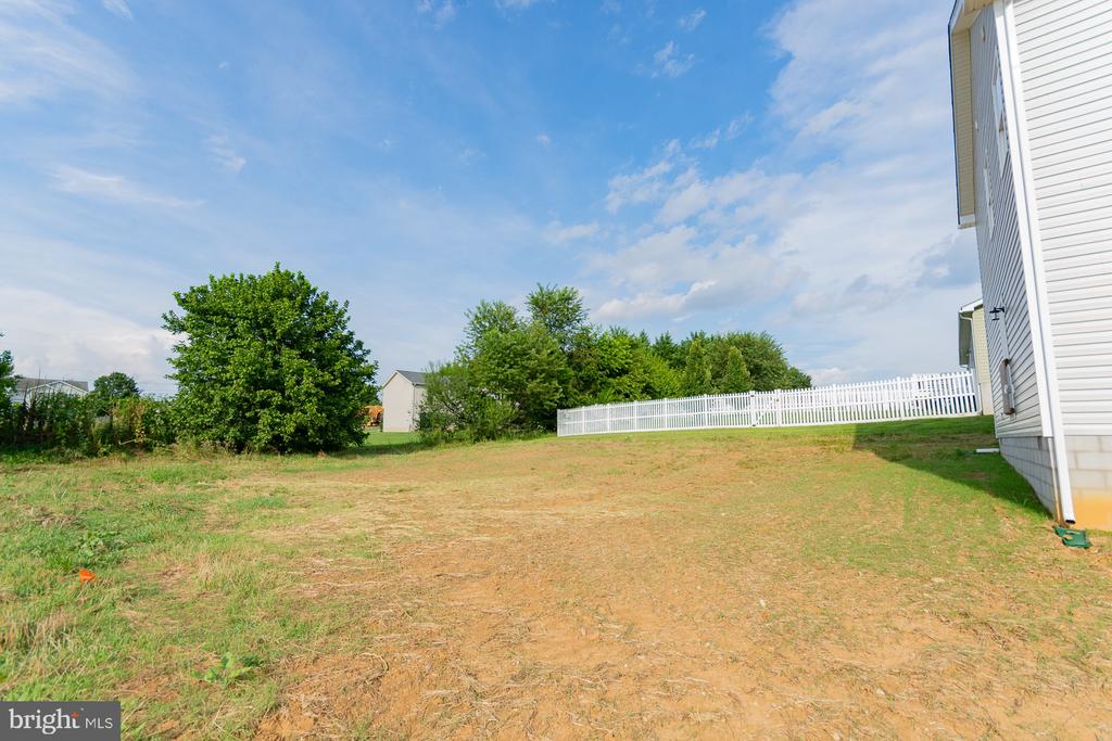 272 LARRY WAY
