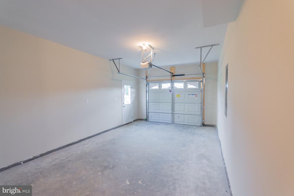 272 LARRY WAY
