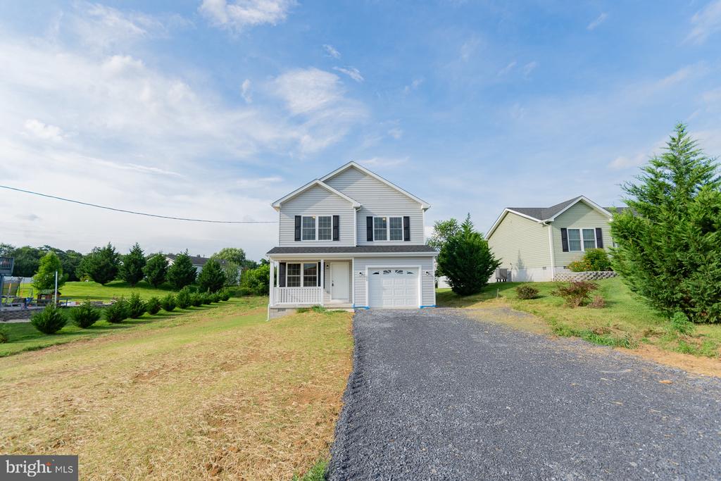 272 LARRY WAY