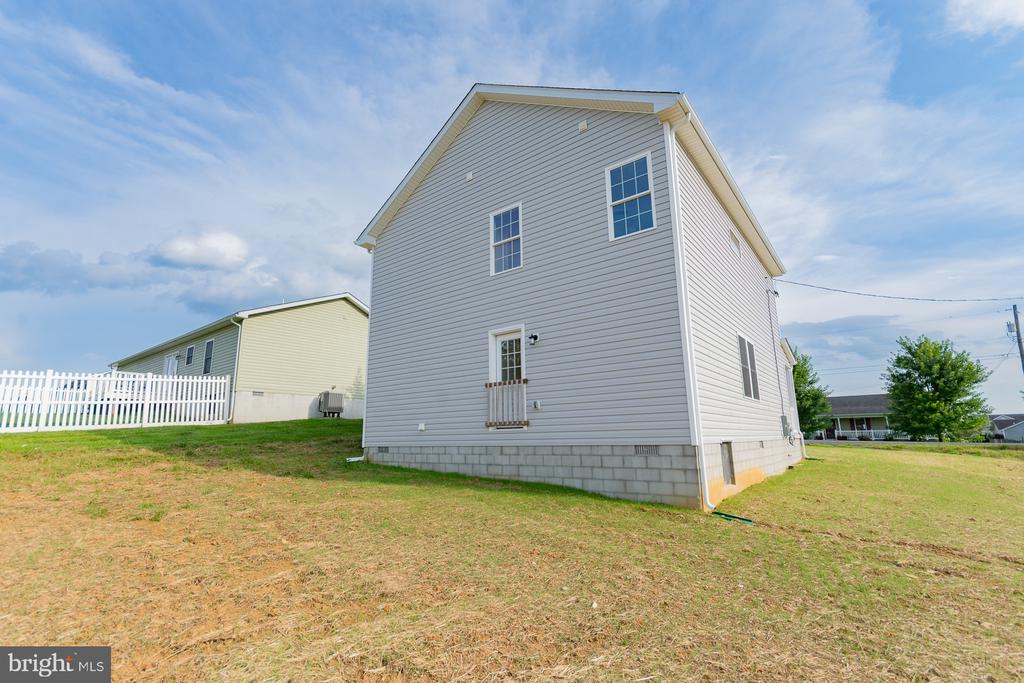 272 LARRY WAY