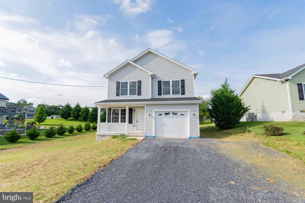 272 LARRY WAY