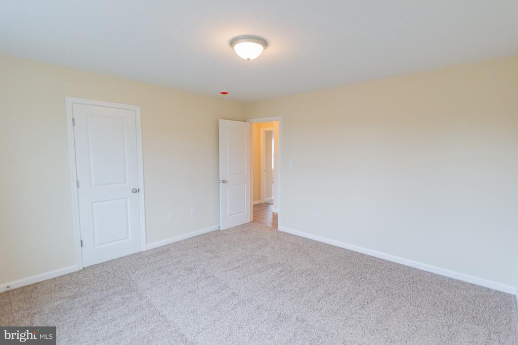 272 LARRY WAY