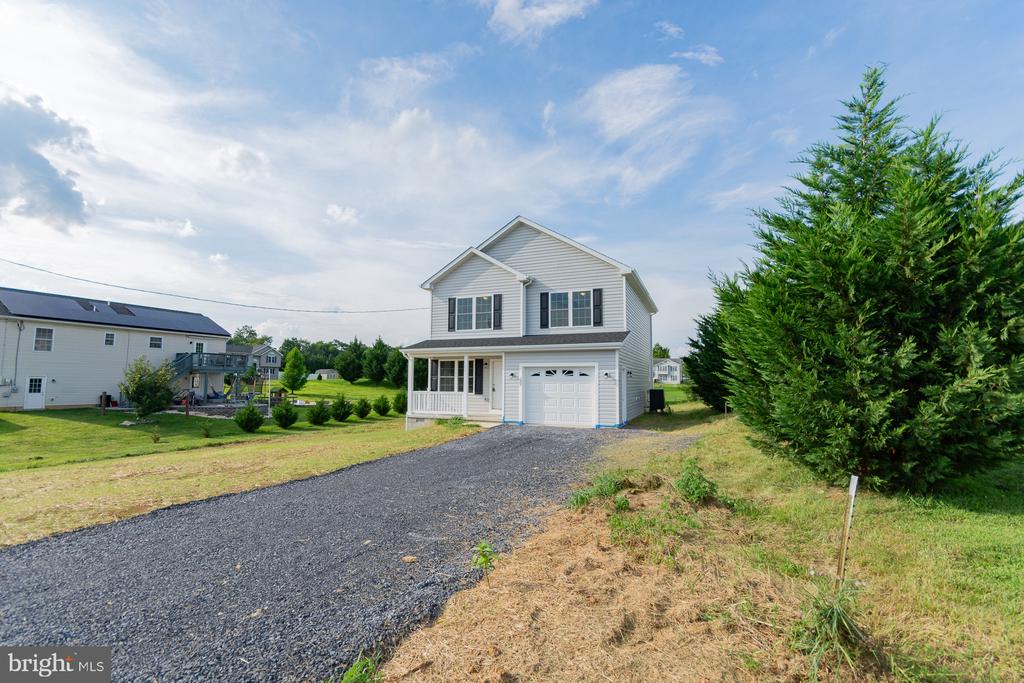 272 LARRY WAY