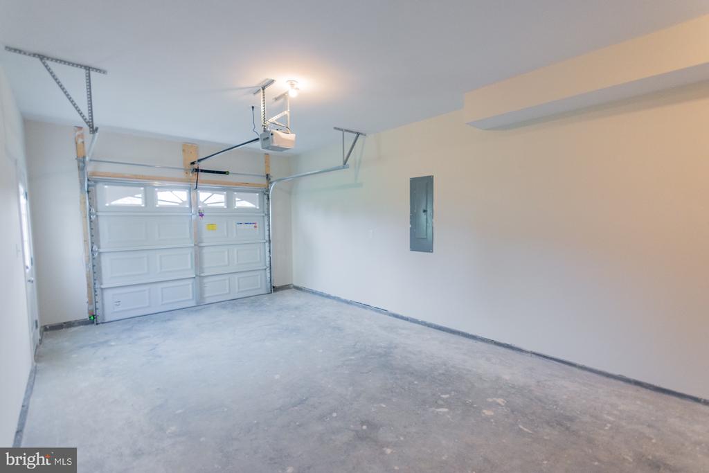 272 LARRY WAY