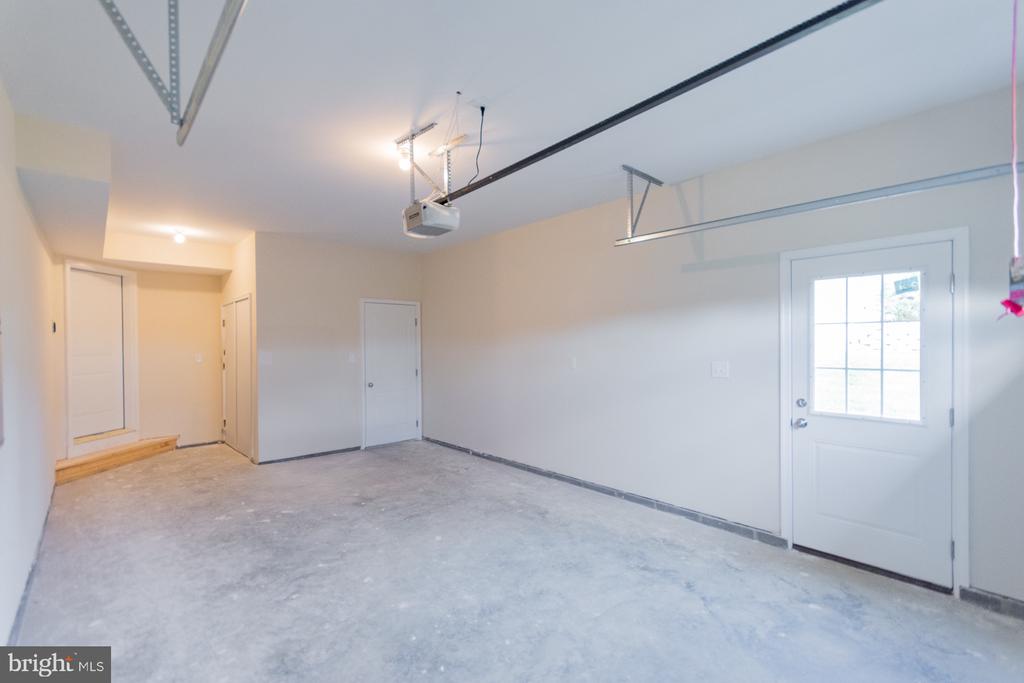 272 LARRY WAY