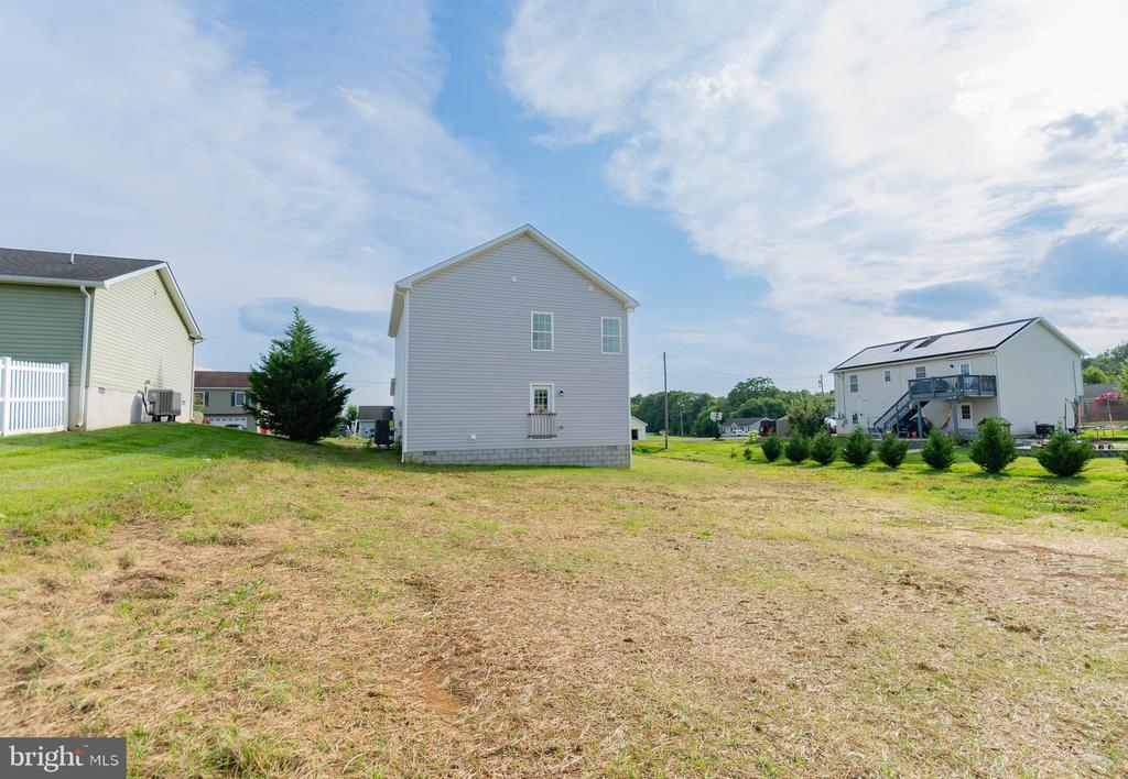 272 LARRY WAY