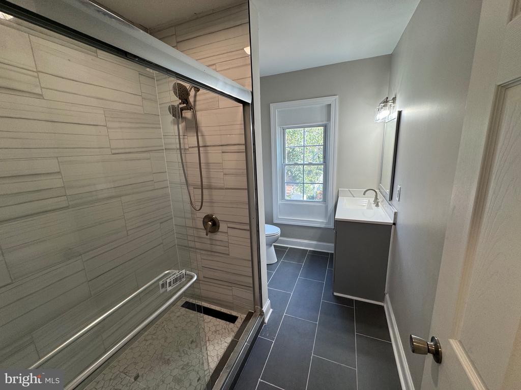 212 W JOHN STREET