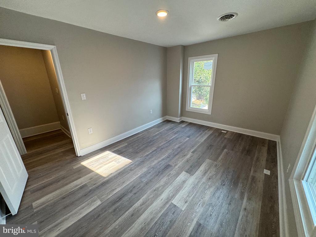 212 W JOHN STREET